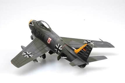 Model plastikowy F-86F-40 Sabre Model plastikowy F-86F-40 Sabre
